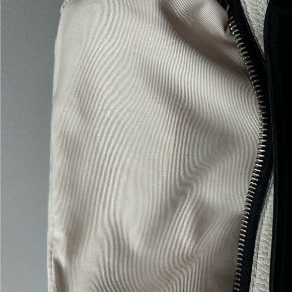 Marc Jacobs soft box 20 cross body in Ivory. - Picture 6 of 9